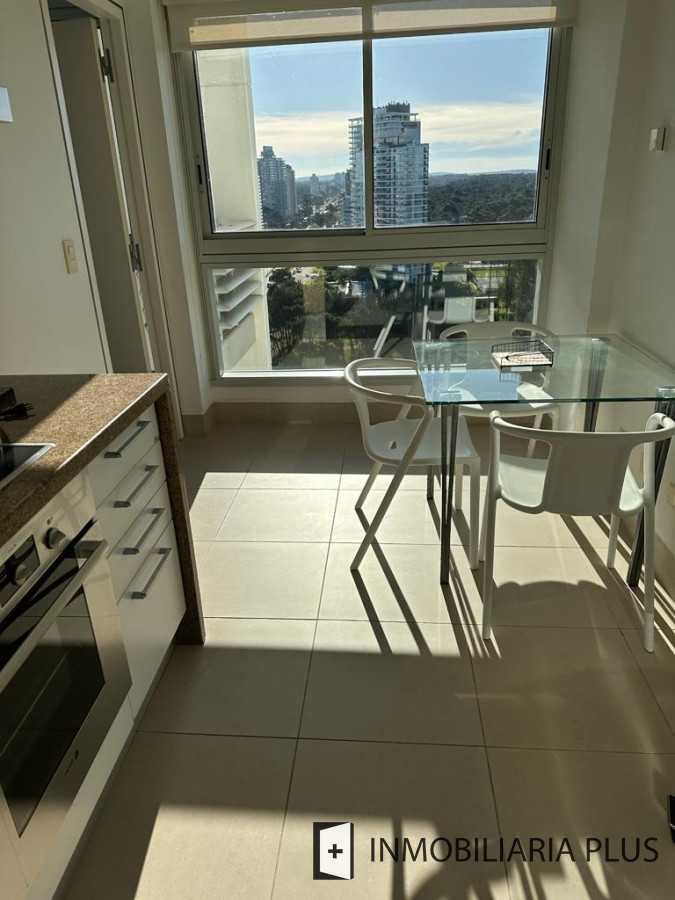 Apartamento ID.567 - Venda de Apartamento de 182 m2 con 2 Dormitorios, 2 Baños, frente a la playa Brava C973