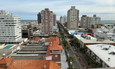 Venta de Apto en piso alto de la Península de Punta del Este con 2 Dormitorios 2 Baños C809