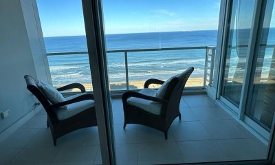 Venda de Apartamento de 182 m2 con 2 Dormitorios, 2 Baños, frente a la playa Brava C973