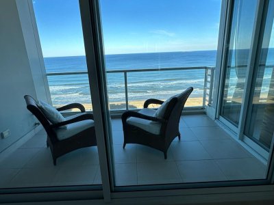  Venda de Apartamento de 182 m2 con 2 Dormitorios, 2 Baños, frente a la playa Brava C973