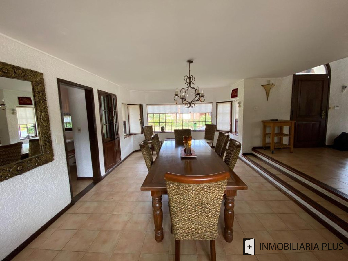 Casa ID.717 - Venta de CASA con 1000m2. de terreno en Lugano con 5 DORMITORIOS 4 BAÑOS C717B