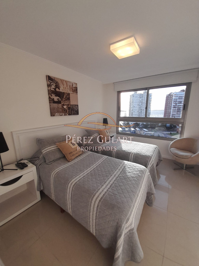 Apartamento ID.522 - Apartamento en Alquiler de 3 dormitorios en Punta del este , Torre Imperiale , Playa Mansa 
