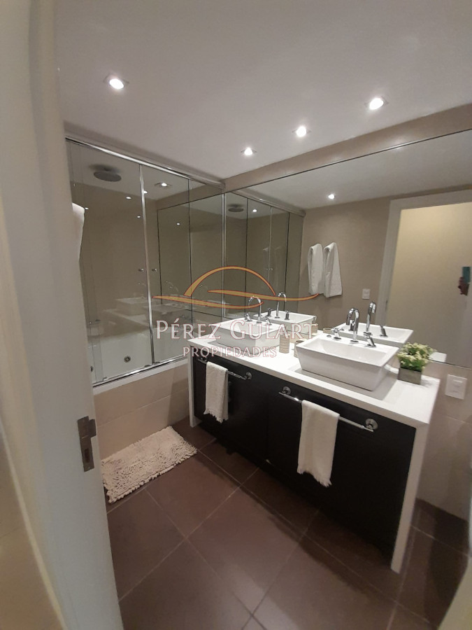 Apartamento ID.522 - Apartamento en Alquiler de 3 dormitorios en Punta del este , Torre Imperiale , Playa Mansa 