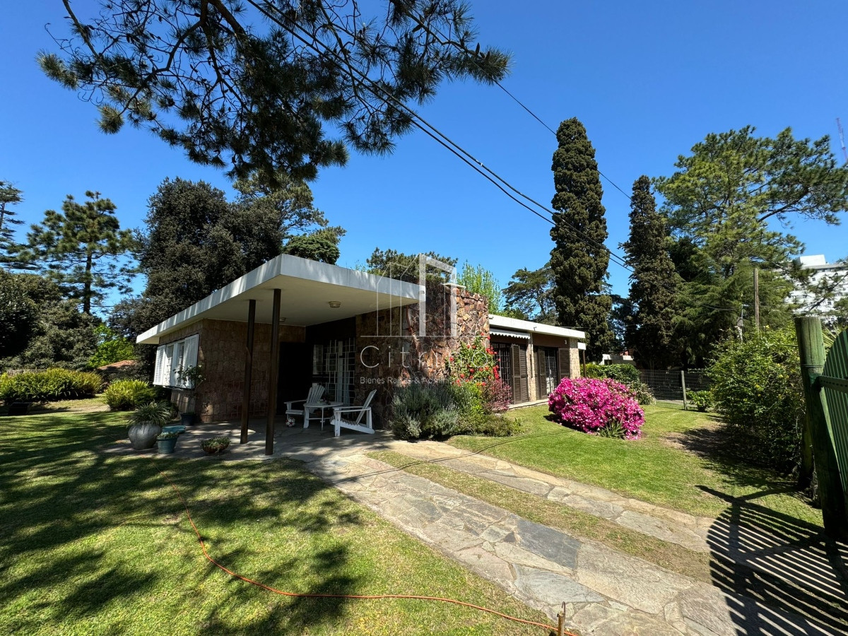 Casa ID.1325 - Encantadora casa en Cantegril
