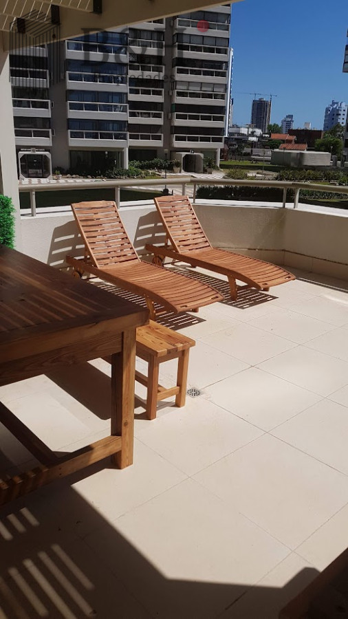 Apartamento ID.7334 - Apartamento de 4 dormitorios en Punta del este , Torre imperiale . Playa brava 