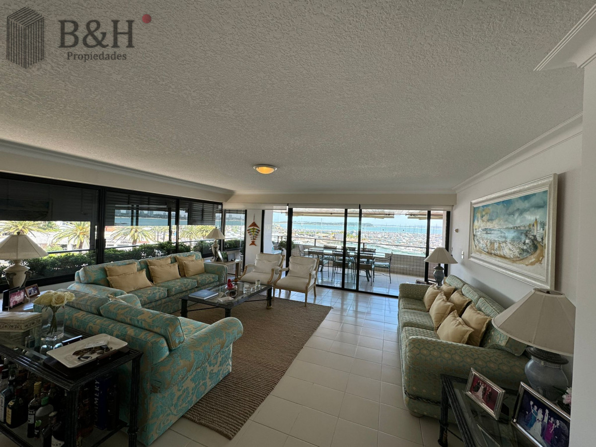 Apartamento ID.7377 - Apartamento en Venta de 3 Dormitorios en Punta del este , Puerto , Península , Edificio Portofino