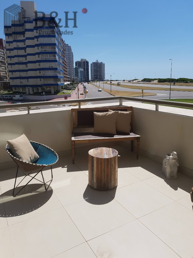 Apartamento ID.7334 - Apartamento de 4 dormitorios en Punta del este , Torre imperiale . Playa brava 