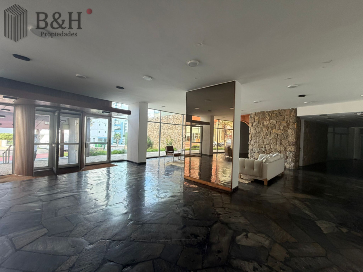 Apartamento ID.7433 - Apartamento en venta de 1 dormitorios en Punta del este , Península 