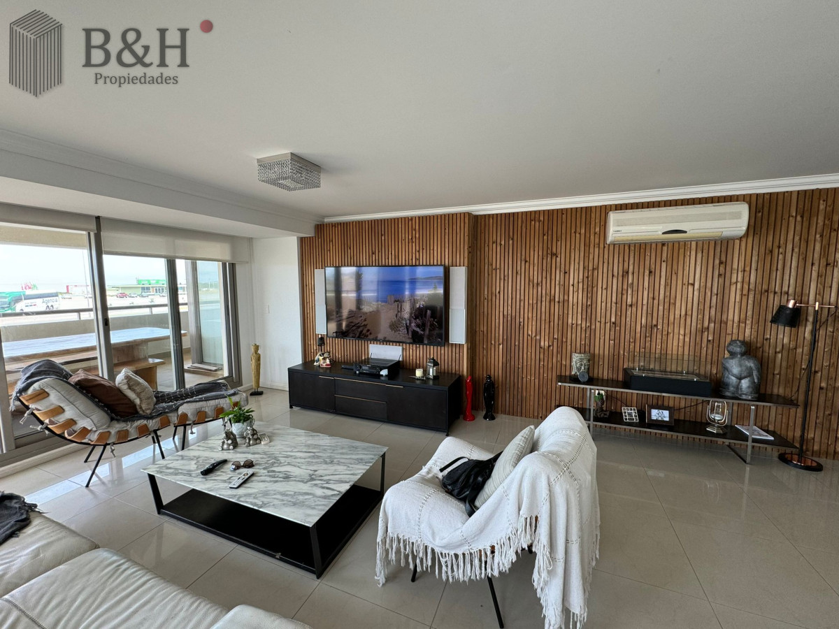 Apartamento ID.7334 - Apartamento de 4 dormitorios en Punta del este , Torre imperiale . Playa brava 