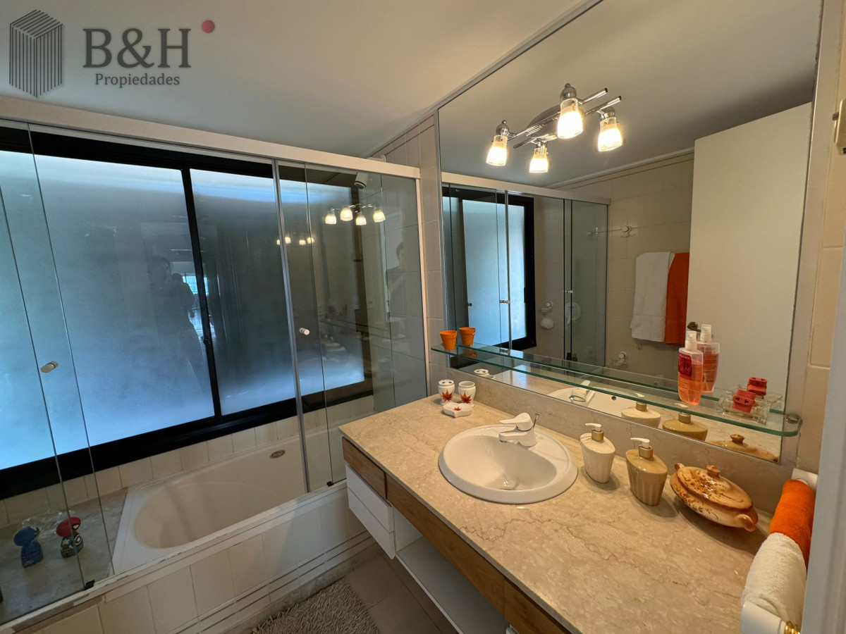 Apartamento ID.7377 - Apartamento en Venta de 3 Dormitorios en Punta del este , Puerto , Península , Edificio Portofino