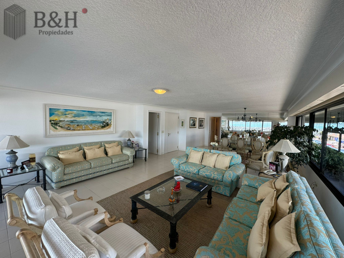 Apartamento ID.7377 - Apartamento en Venta de 3 Dormitorios en Punta del este , Puerto , Península , Edificio Portofino