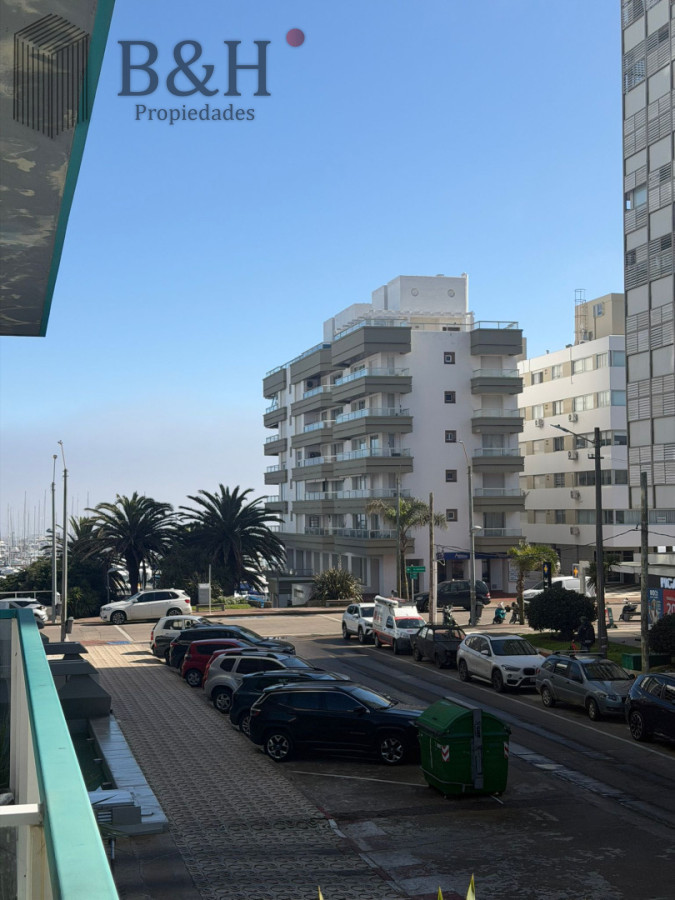 Apartamento ID.8123 - Apartamento de 1 dormitorio en Venta en Punta del este , Península , Bajos gastos a pasos del mar 