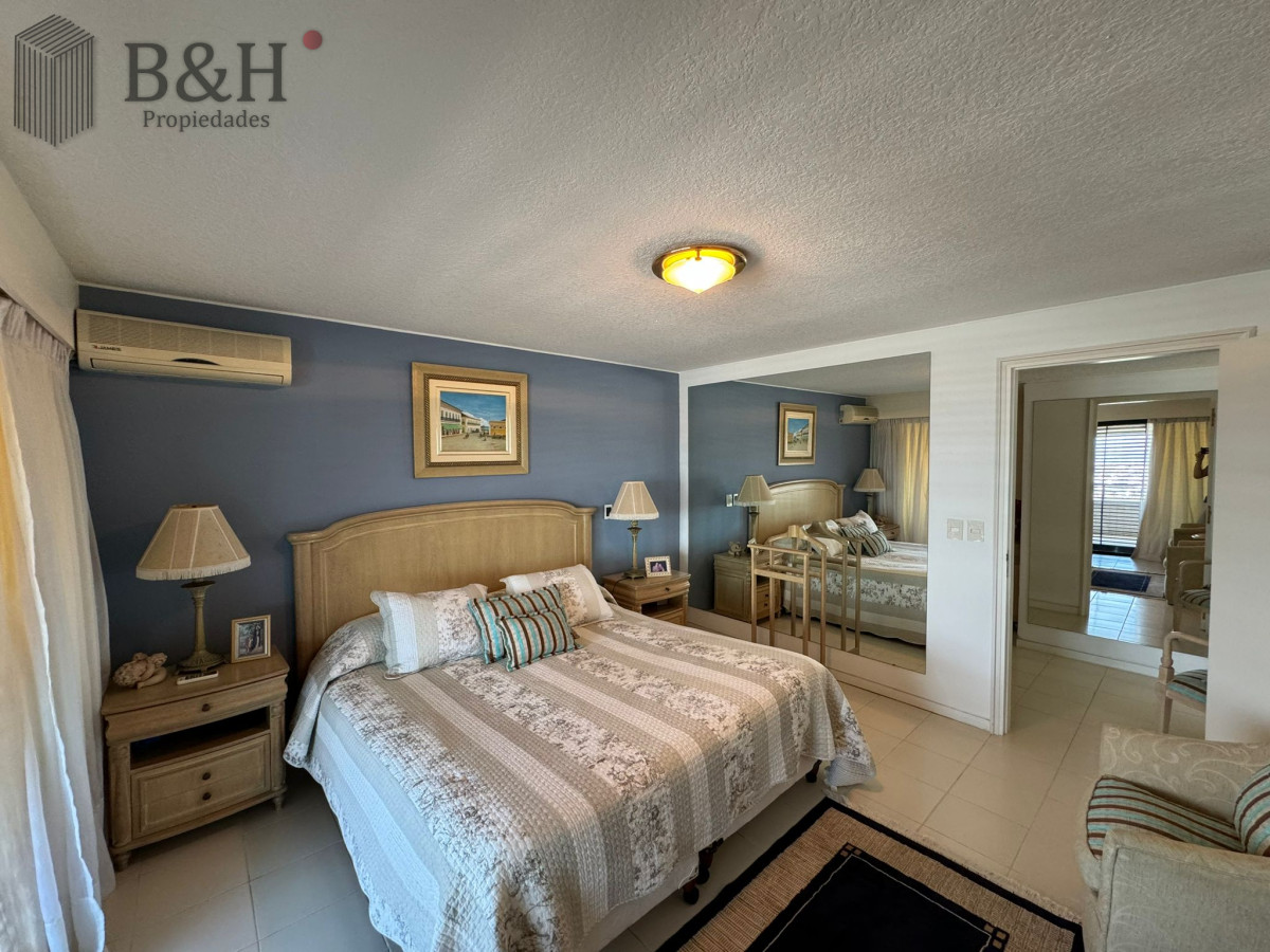 Apartamento ID.7377 - Apartamento en Venta de 3 Dormitorios en Punta del este , Puerto , Península , Edificio Portofino