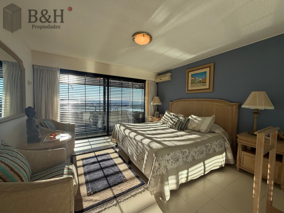 Apartamento ID.7377 - Apartamento en Venta de 3 Dormitorios en Punta del este , Puerto , Península , Edificio Portofino