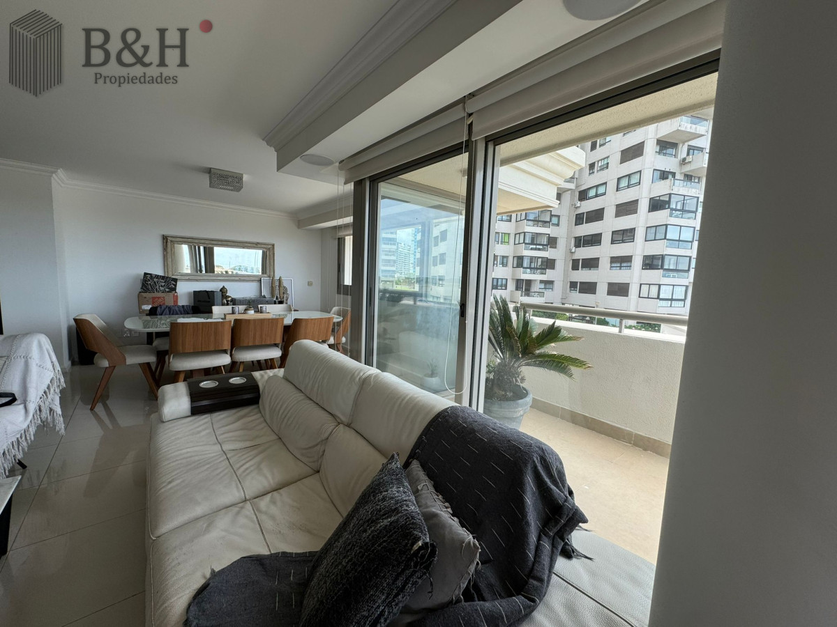 Apartamento ID.7334 - Apartamento de 4 dormitorios en Punta del este , Torre imperiale . Playa brava 