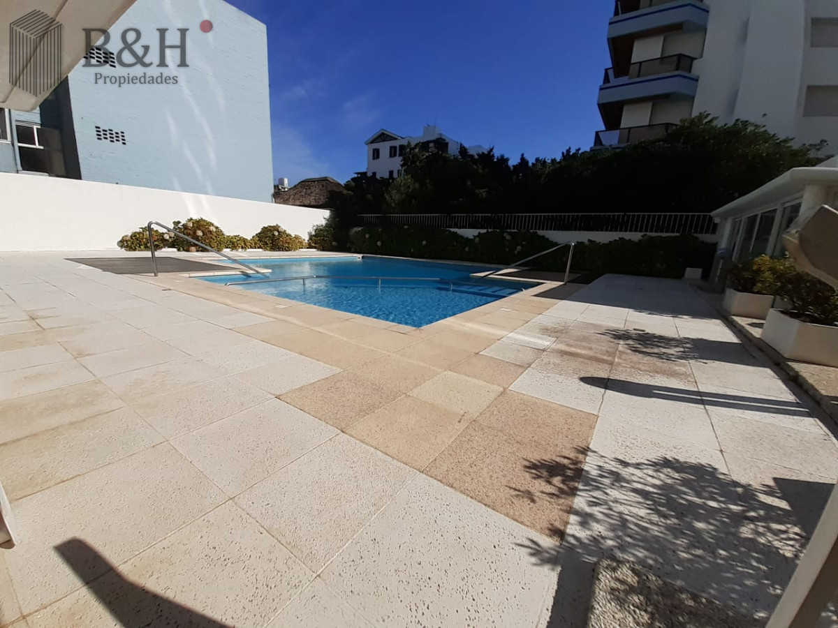 Apartamento ID.6755 - Apartamento en venta de 3 dormitorios en Punta del este , Playa brava , 