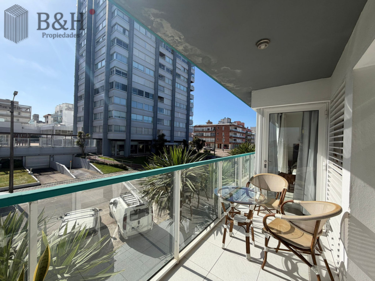 Apartamento ID.8123 - Apartamento de 1 dormitorio en Venta en Punta del este , Península , Bajos gastos a pasos del mar 