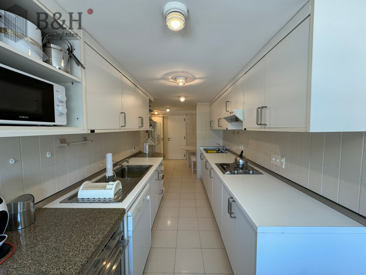 Apartamento ID.7377 - Apartamento en Venta de 3 Dormitorios en Punta del este , Puerto , Península , Edificio Portofino