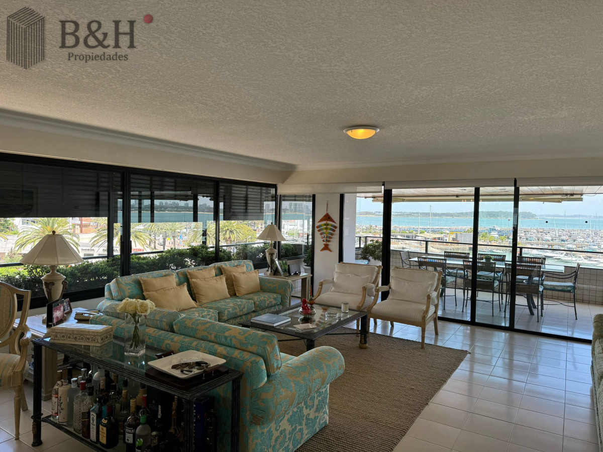 Apartamento ID.7377 - Apartamento en Venta de 3 Dormitorios en Punta del este , Puerto , Península , Edificio Portofino