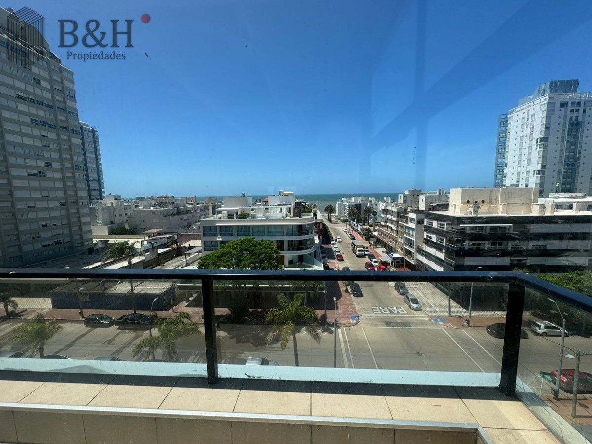 Apartamento ID.7377 - Apartamento en Venta de 3 Dormitorios en Punta del este , Puerto , Península , Edificio Portofino