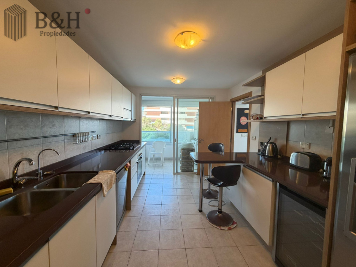 Apartamento ID.6755 - Apartamento en venta de 3 dormitorios en Punta del este , Playa brava , 