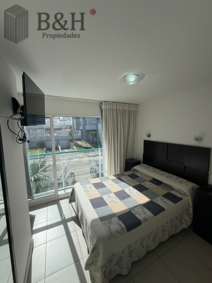 Apartamento ID.8123 - Apartamento de 1 dormitorio en Venta en Punta del este , Península , Bajos gastos a pasos del mar 