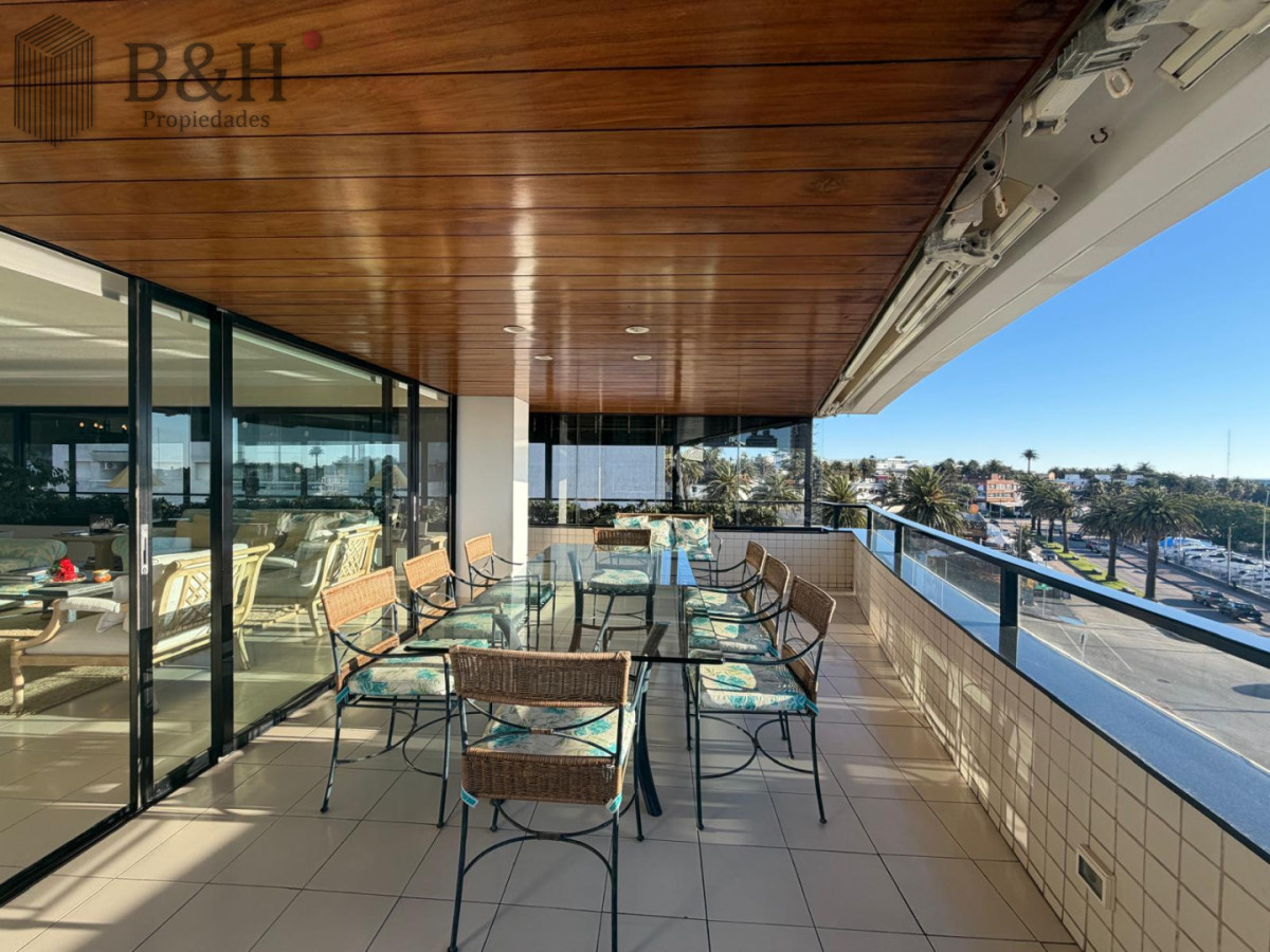 Apartamento ID.7377 - Apartamento en Venta de 3 Dormitorios en Punta del este , Puerto , Península , Edificio Portofino