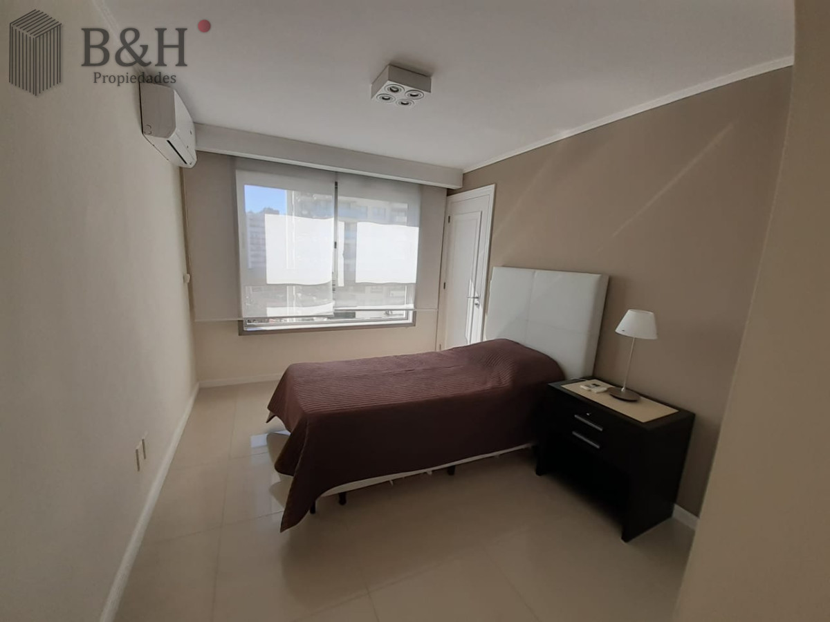 Apartamento ID.5978 - Apartamento en Alquiler de 3 Dormitorios en Punta del este , Playa Brava , Torre Imperiale 