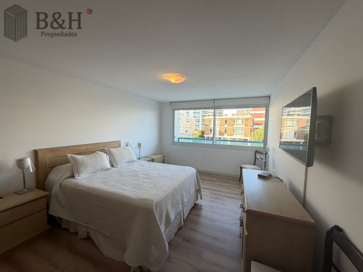 Apartamento ID.6755 - Apartamento en venta de 3 dormitorios en Punta del este , Playa brava , 