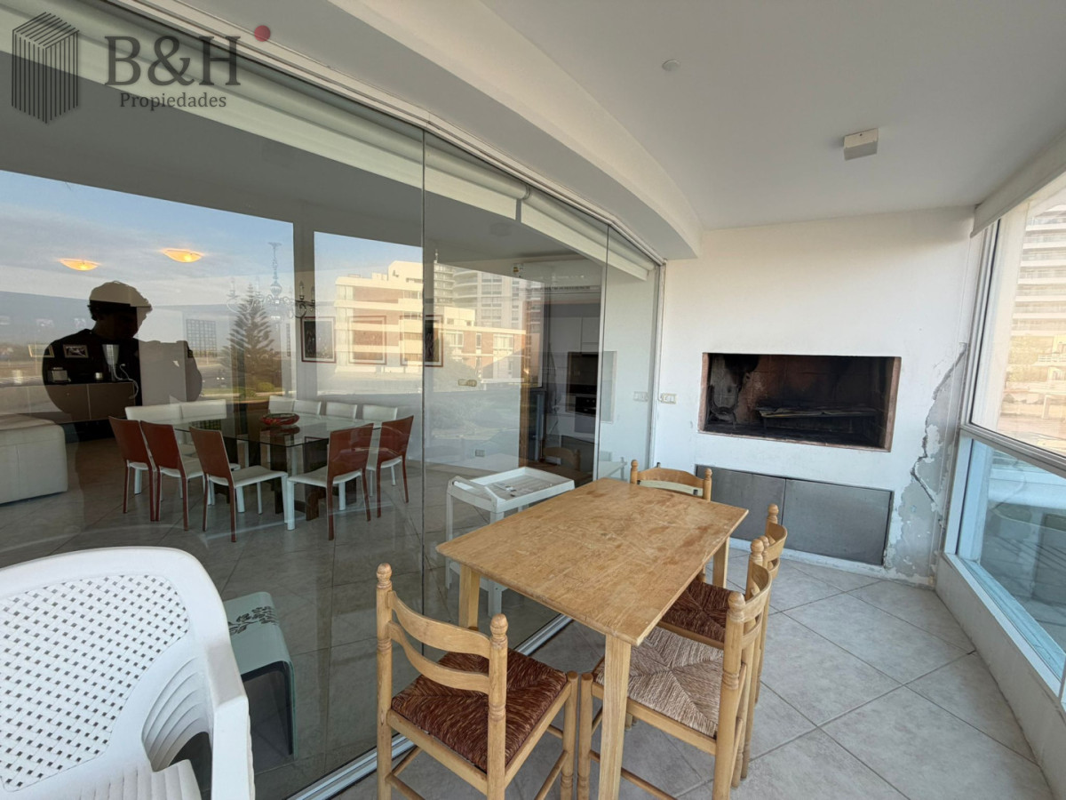 Apartamento ID.6755 - Apartamento en venta de 3 dormitorios en Punta del este , Playa brava , 