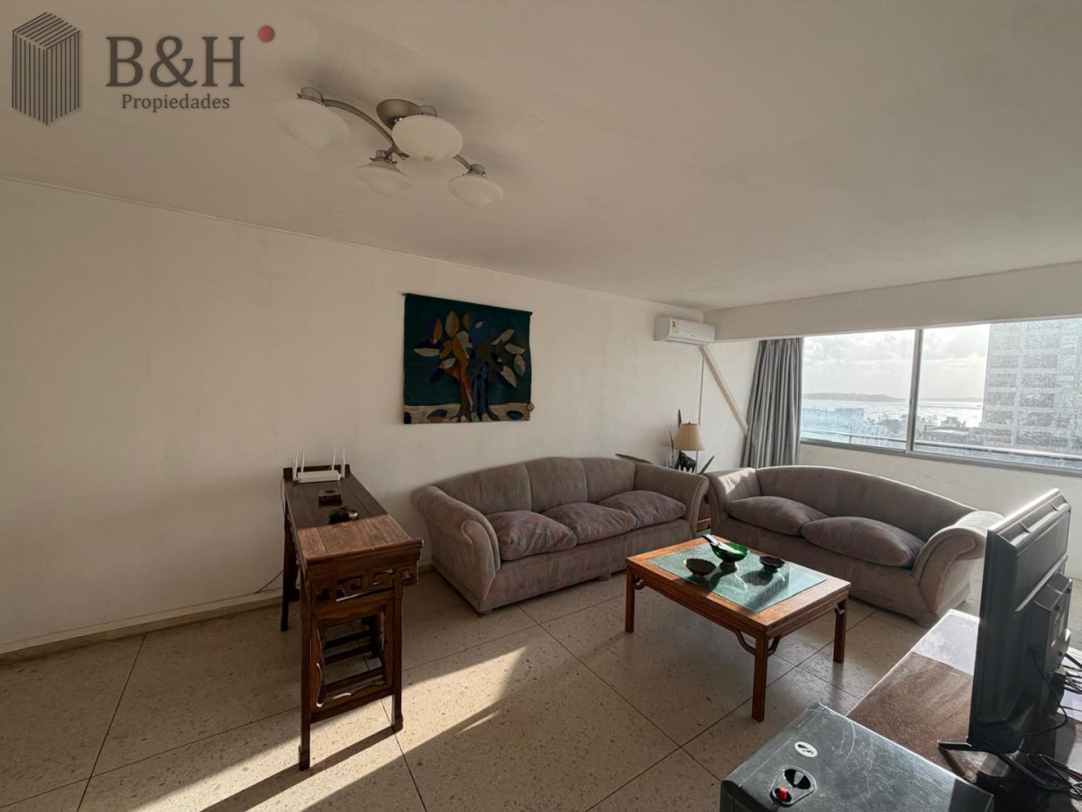 Apartamento ID.7281 - Apartamento de 2 dormitorios y medio en Punta del este , Gorlero , Península 
