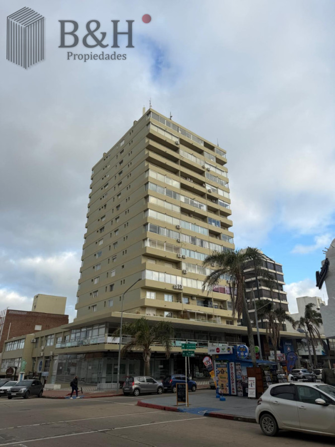 Apartamento ID.7281 - Apartamento de 2 dormitorios y medio en Punta del este , Gorlero , Península 