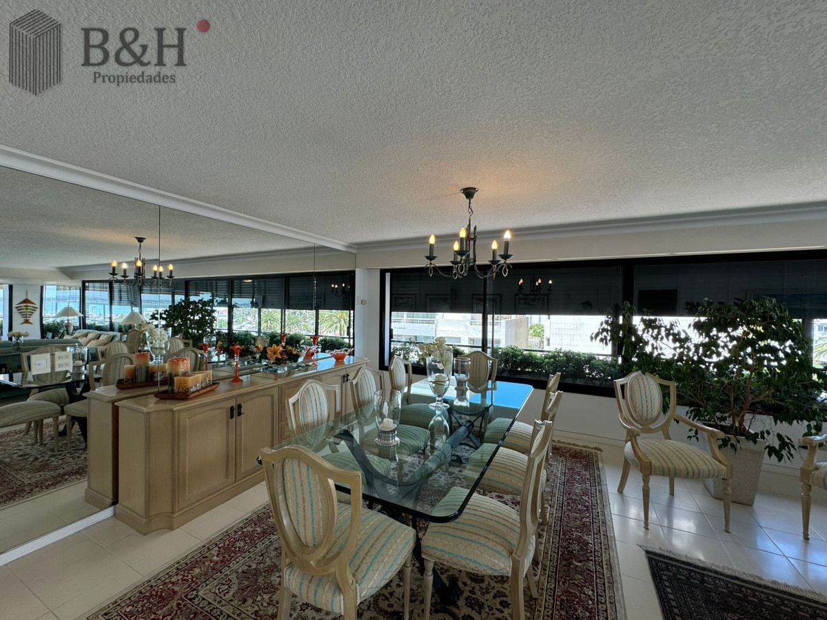 Apartamento ID.7377 - Apartamento en Venta de 3 Dormitorios en Punta del este , Puerto , Península , Edificio Portofino