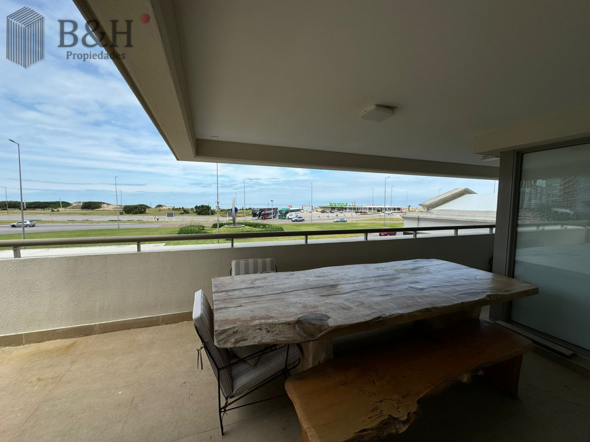 Apartamento ID.7334 - Apartamento de 4 dormitorios en Punta del este , Torre imperiale . Playa brava 