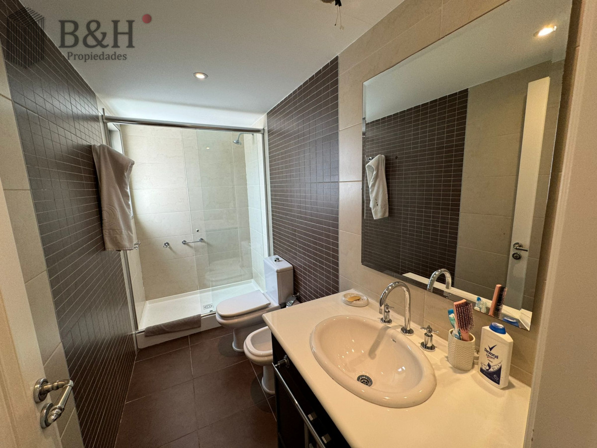 Apartamento ID.7334 - Apartamento de 4 dormitorios en Punta del este , Torre imperiale . Playa brava 
