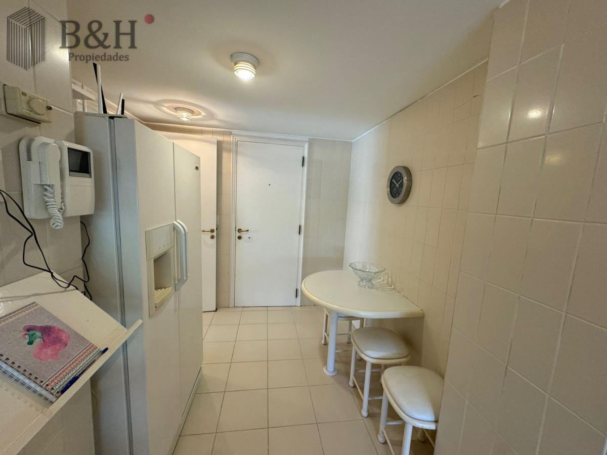 Apartamento ID.7377 - Apartamento en Venta de 3 Dormitorios en Punta del este , Puerto , Península , Edificio Portofino