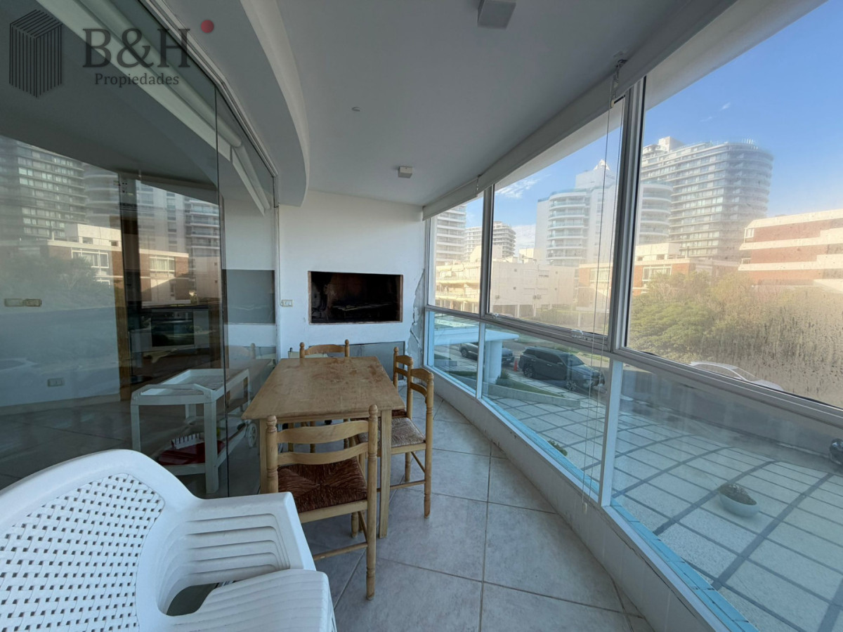Apartamento ID.6755 - Apartamento en venta de 3 dormitorios en Punta del este , Playa brava , 