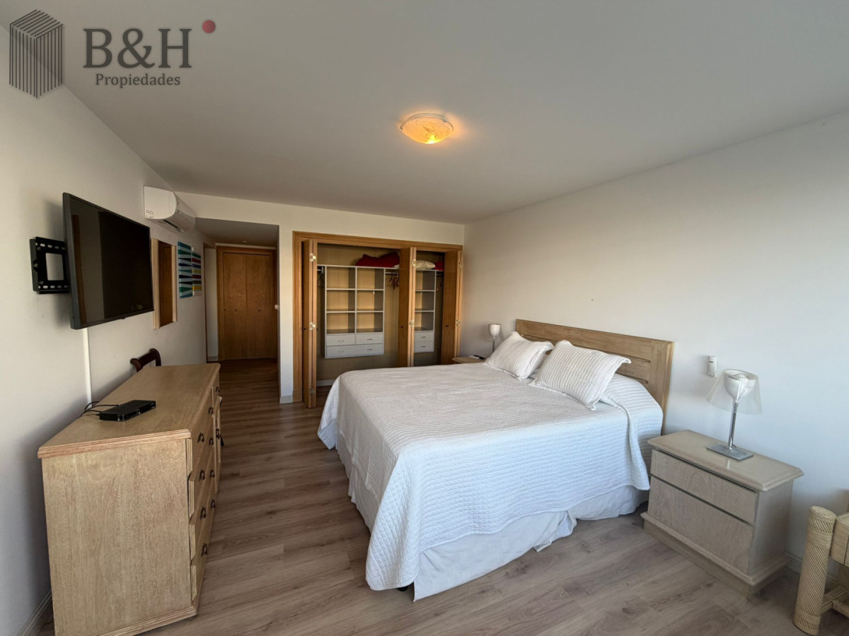 Apartamento ID.6755 - Apartamento en venta de 3 dormitorios en Punta del este , Playa brava , 