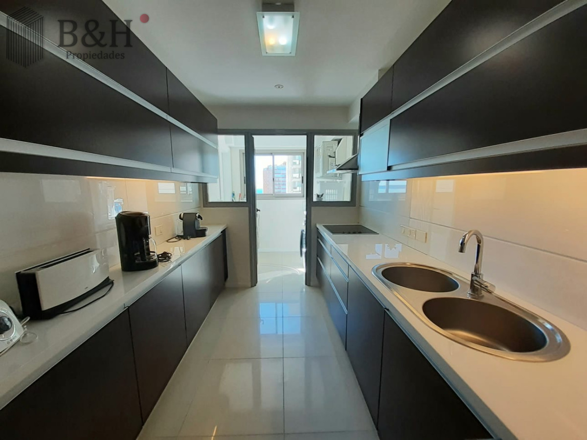 Apartamento ID.5978 - Apartamento en Alquiler de 3 Dormitorios en Punta del este , Playa Brava , Torre Imperiale 