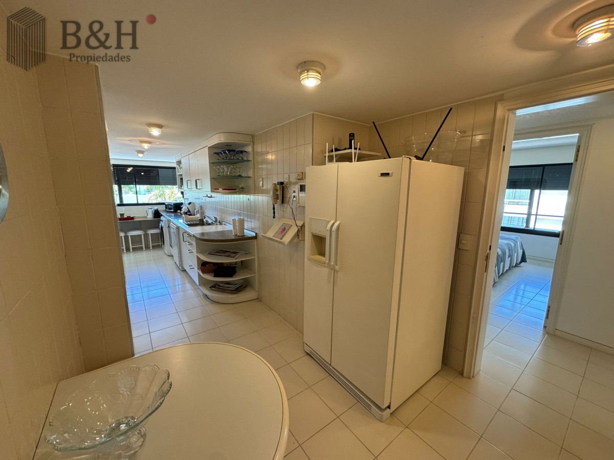 Apartamento ID.7377 - Apartamento en Venta de 3 Dormitorios en Punta del este , Puerto , Península , Edificio Portofino