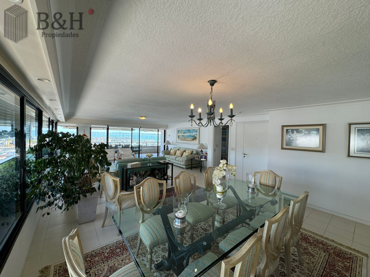 Apartamento ID.7377 - Apartamento en Venta de 3 Dormitorios en Punta del este , Puerto , Península , Edificio Portofino