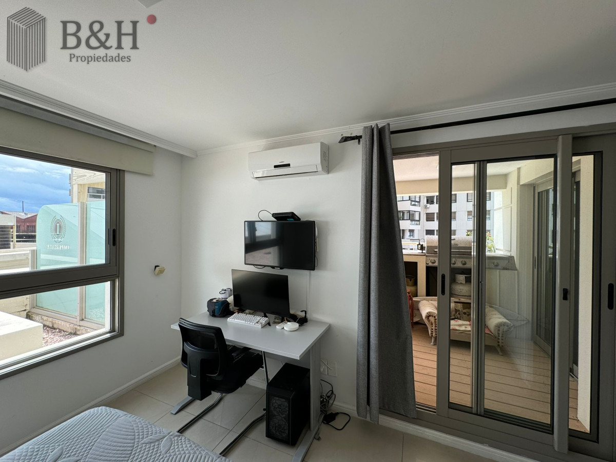 Apartamento ID.7334 - Apartamento de 4 dormitorios en Punta del este , Torre imperiale . Playa brava 