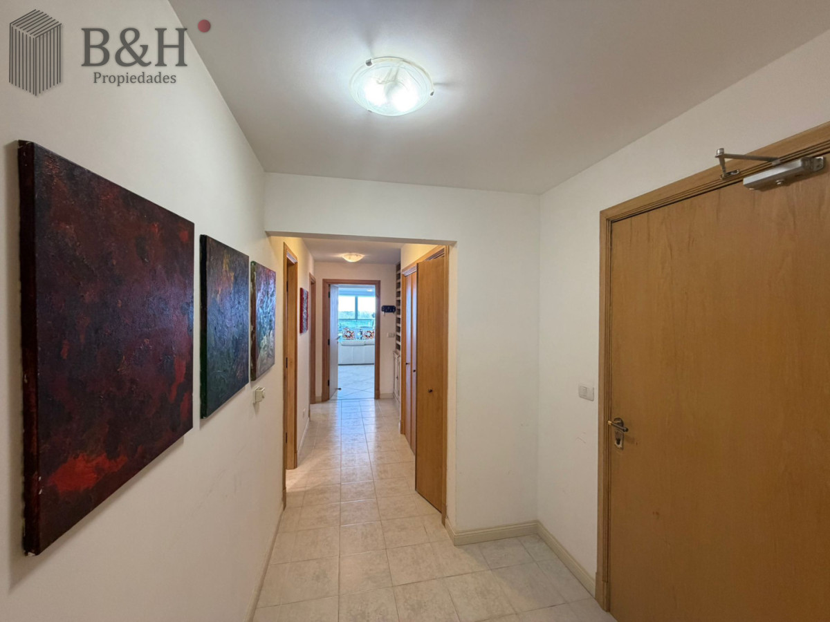 Apartamento ID.6755 - Apartamento en venta de 3 dormitorios en Punta del este , Playa brava , 