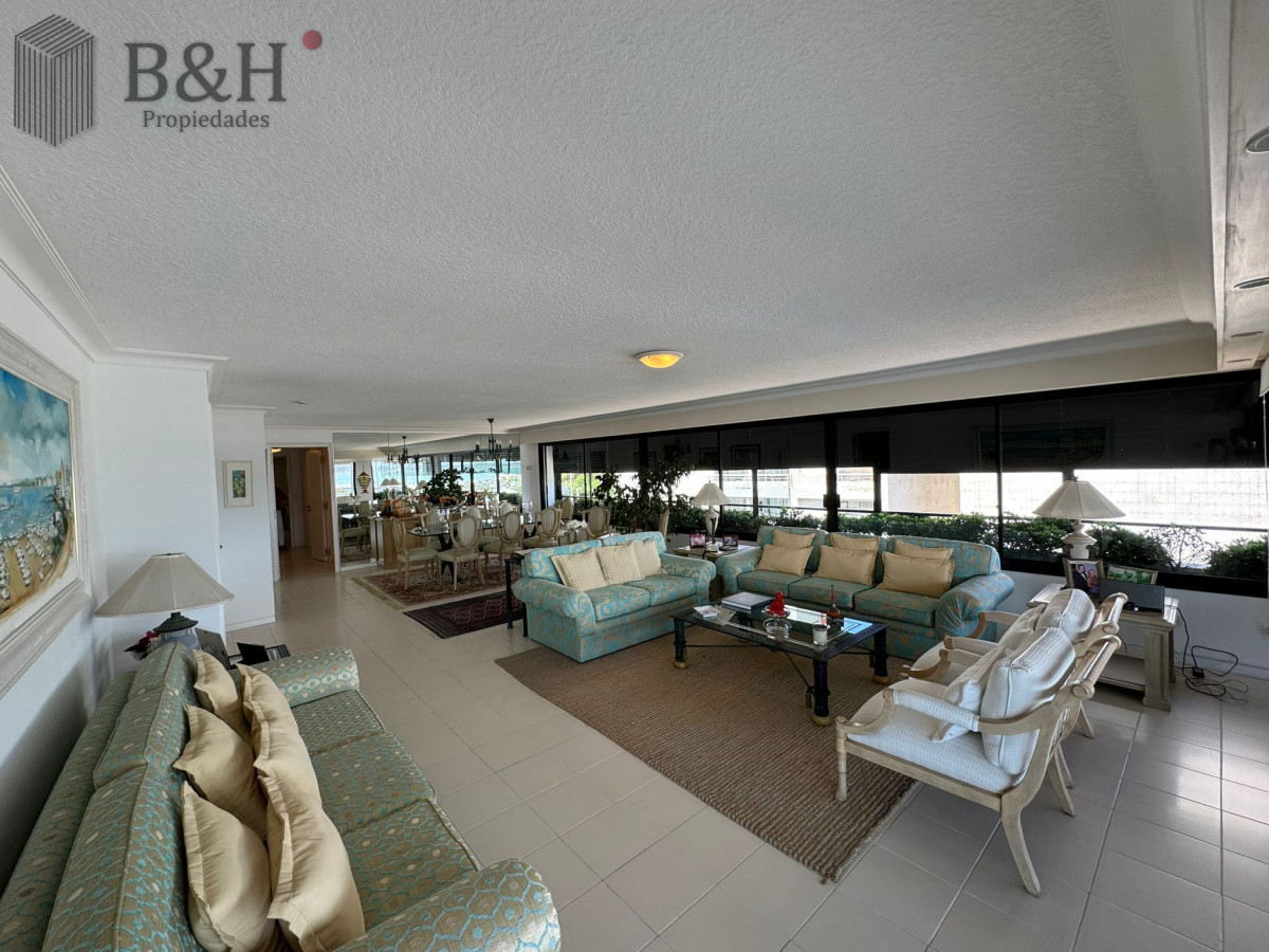 Apartamento ID.7377 - Apartamento en Venta de 3 Dormitorios en Punta del este , Puerto , Península , Edificio Portofino