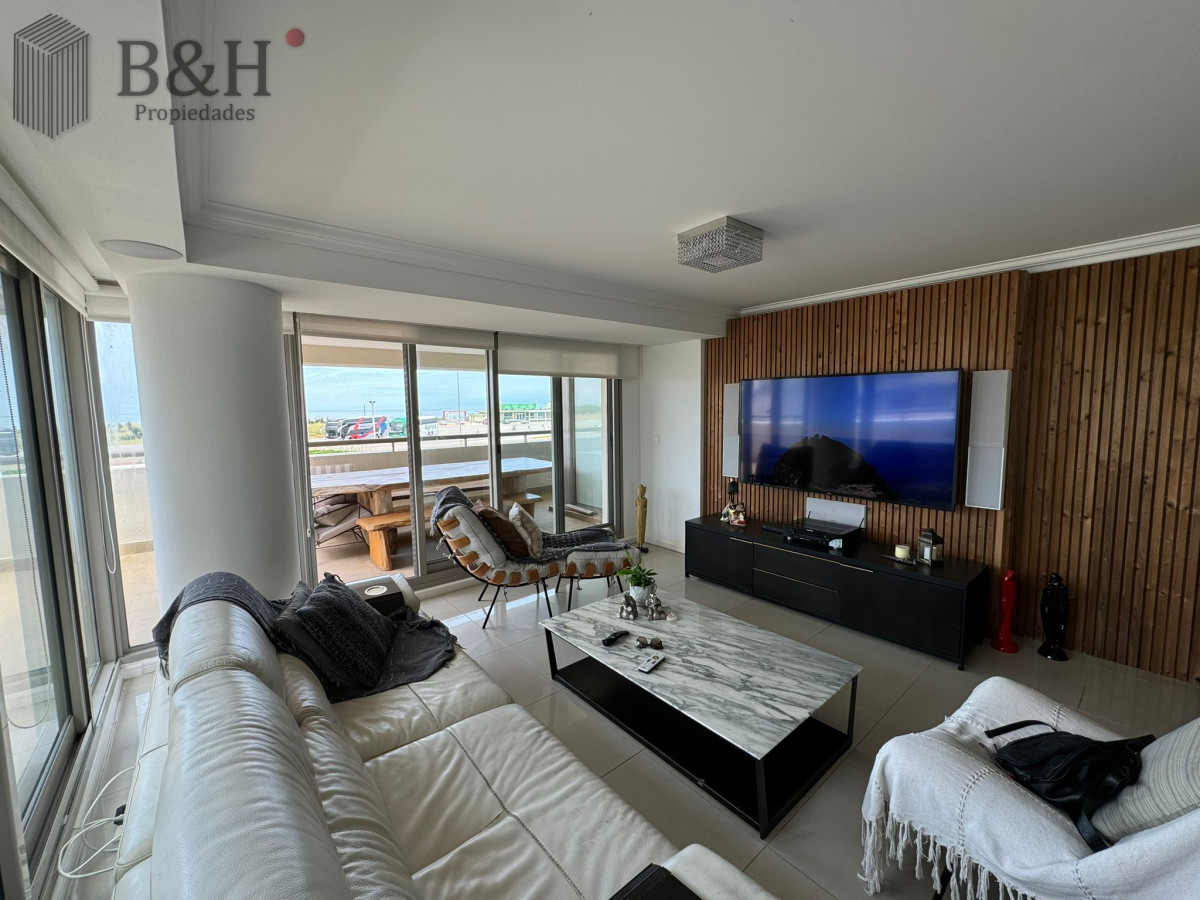 Apartamento ID.7334 - Apartamento de 4 dormitorios en Punta del este , Torre imperiale . Playa brava 