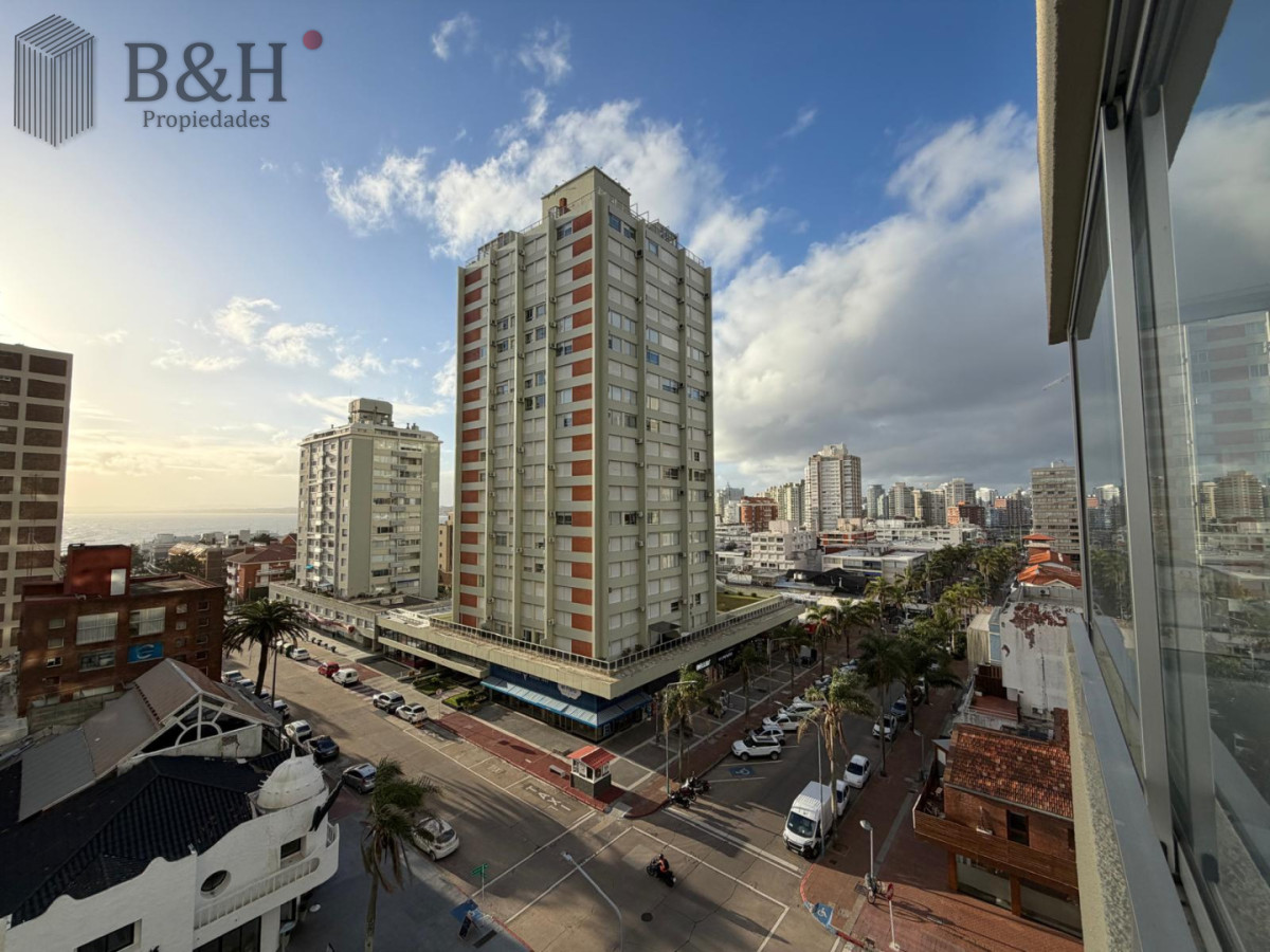 Apartamento ID.7281 - Apartamento de 2 dormitorios y medio en Punta del este , Gorlero , Península 