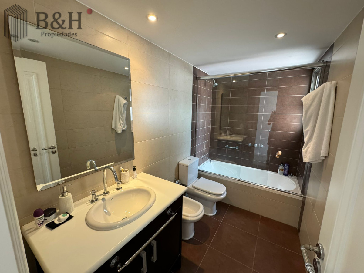 Apartamento ID.7334 - Apartamento de 4 dormitorios en Punta del este , Torre imperiale . Playa brava 