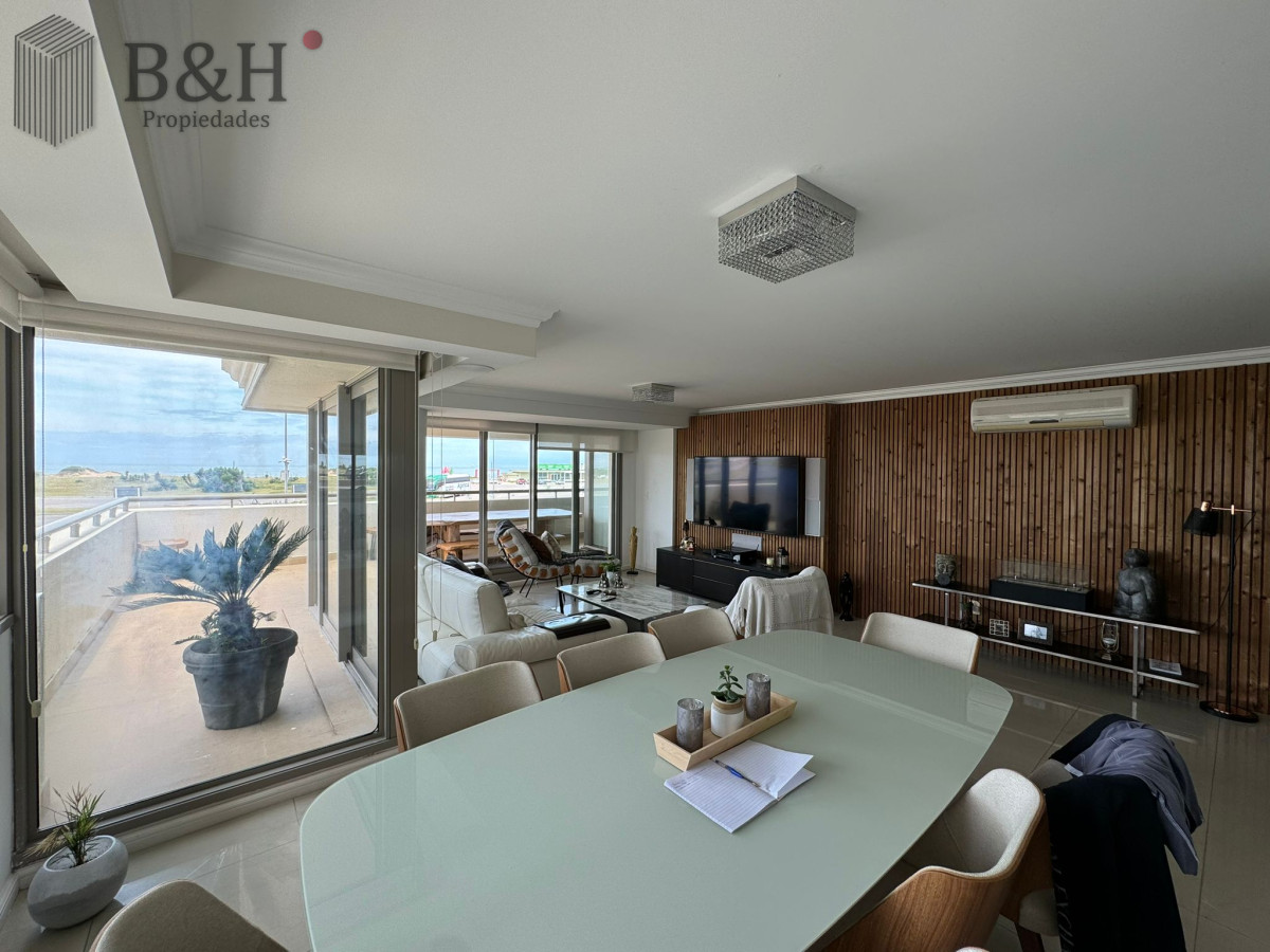 Apartamento ID.7334 - Apartamento de 4 dormitorios en Punta del este , Torre imperiale . Playa brava 