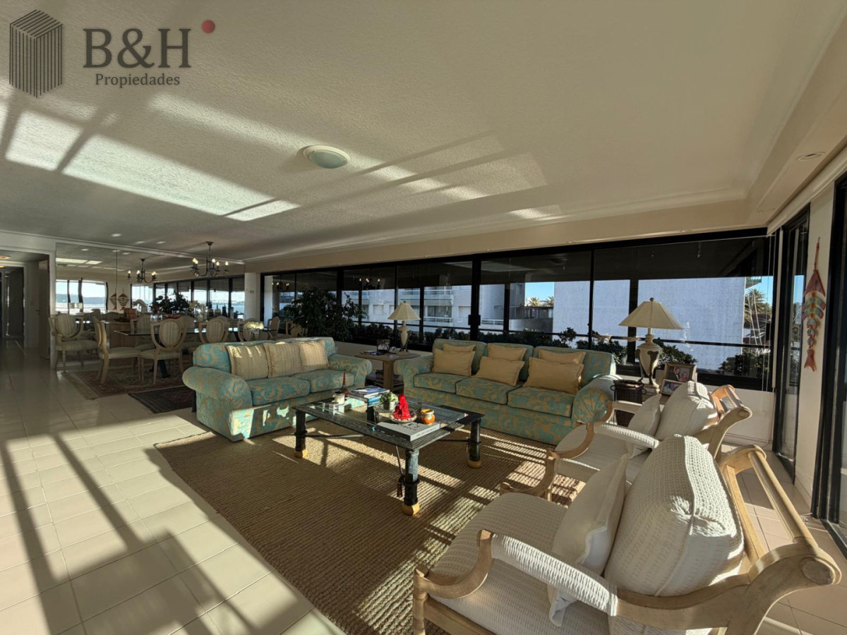Apartamento ID.7377 - Apartamento en Venta de 3 Dormitorios en Punta del este , Puerto , Península , Edificio Portofino