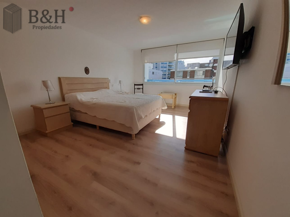 Apartamento ID.6755 - Apartamento en venta de 3 dormitorios en Punta del este , Playa brava , 